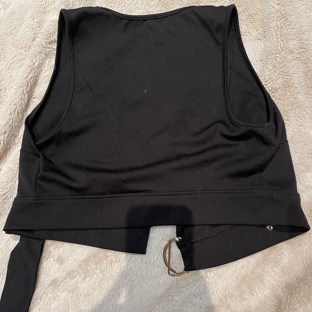 Black sleeveles blazer